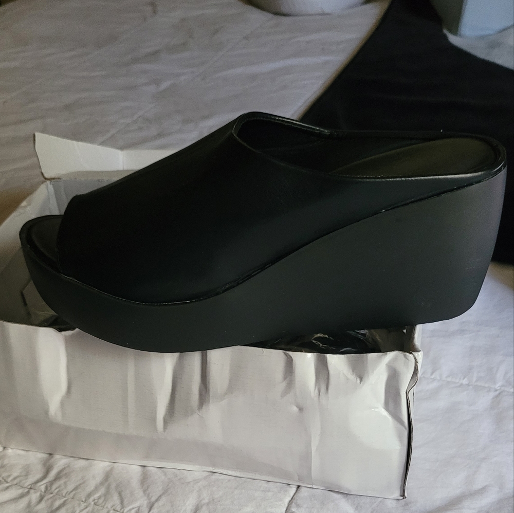Woman's shoe